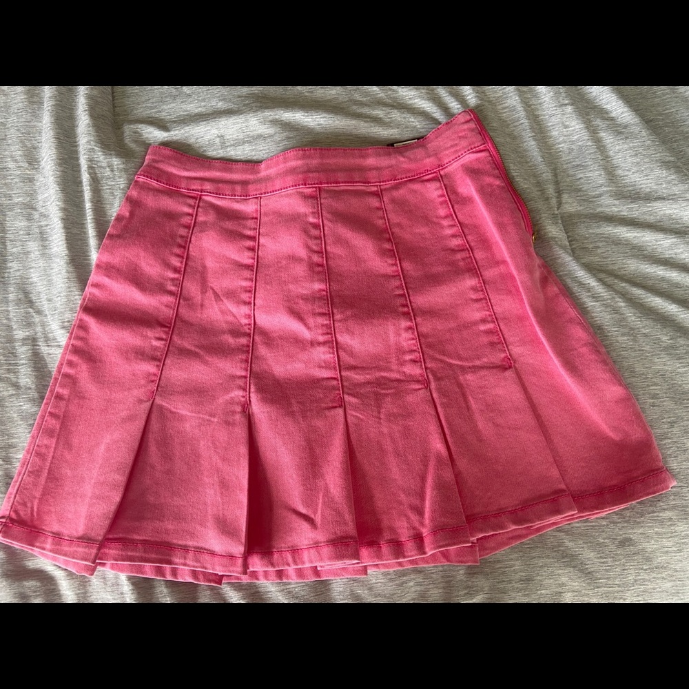 Pleated pink mini skirt
